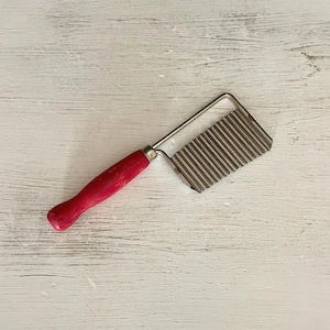 Red Handled Vintage Crinkle Cutter-Vintage Kitchen Gadget-Midcentury Garnishing Tool