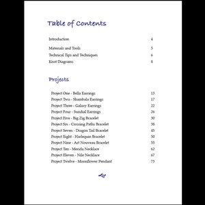 Puede incluir: Tabla de contenidos de un libro de elaboraci&oacute;n de joyas con una lista de proyectos que incluyen pendientes Bella, pendientes Shambala, pendientes Galaxy, pendientes Sundial, pulsera Big Zig, pulsera Crossing Paths, pulsera Dragon Tail, pulsera Harlequin, pulsera Art Nouveau, collar Merida, collar Nile y colgante Moonflower.