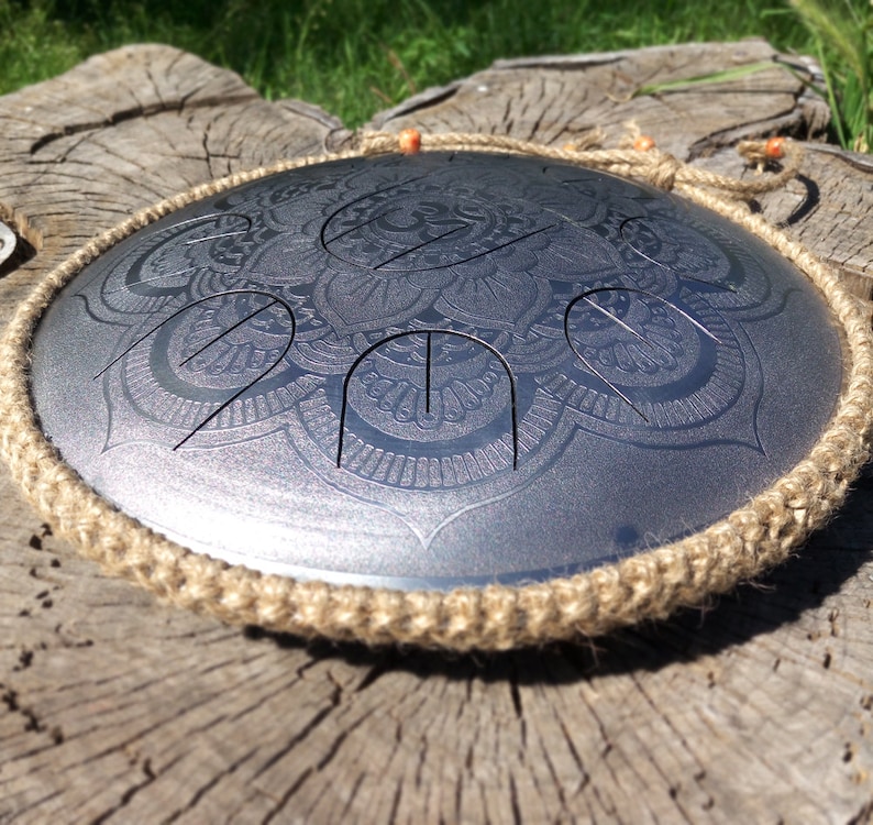 Медитативные инструменты. Барабан для медитации. Медитативные инструменты. Круглый инструмент для медитации. Инструмент для медитации глюкофон.