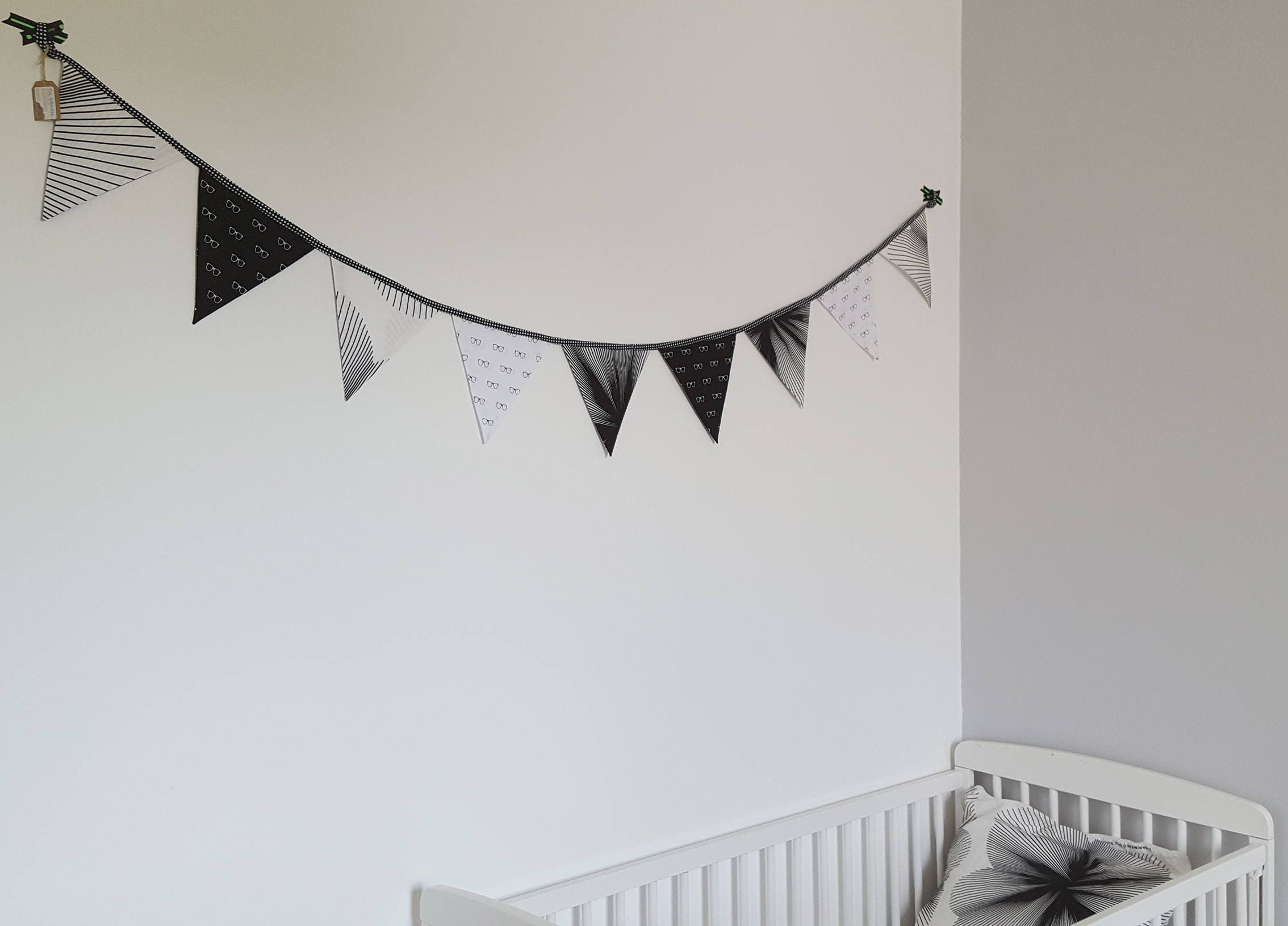 Guirlande de Fanions Marimekko Noire et Blanche Décoration Chambre