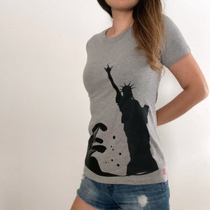 Women's Graphic Tee Fashion Tshirts Japanese Style T-shirt Megami Statue of Liberty Design Gift for Her Dark Gray image 2