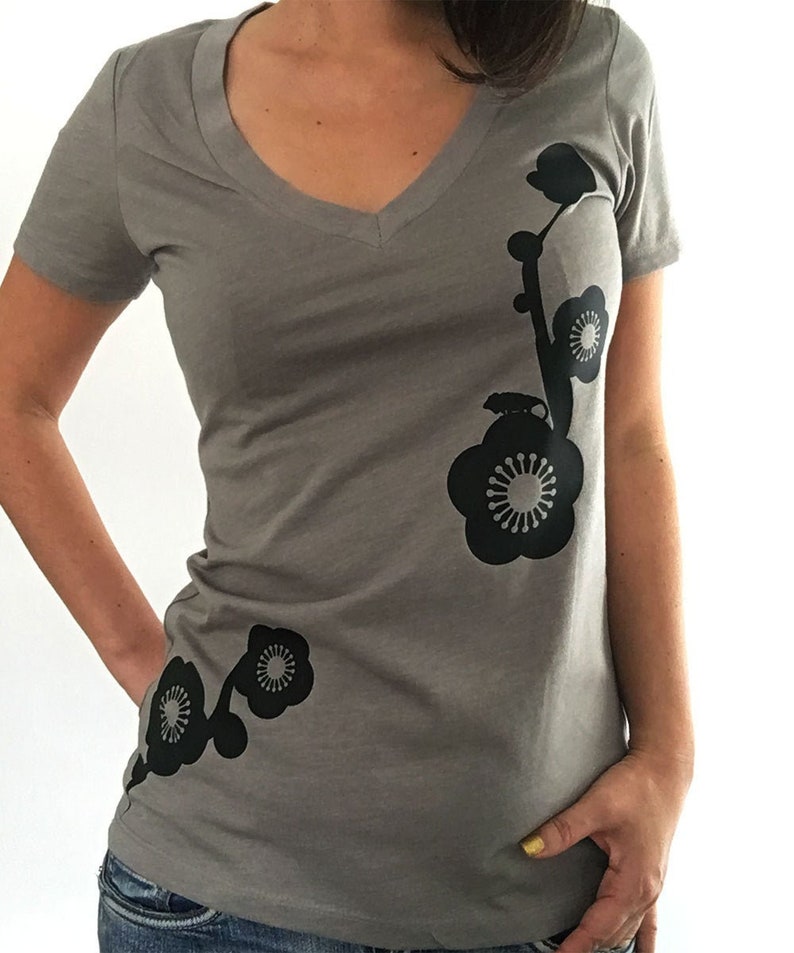 Women's Graphic Tee - Fashion Tshirts - Japanese Style T-shirt - Flower (Plum blossom) Design - Inspired by Kimono - Gift for Her - Glay
