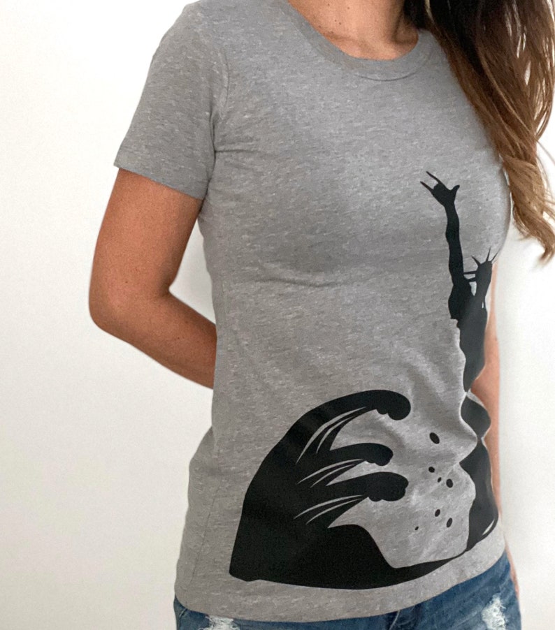 Women's Graphic Tee Fashion Tshirts Japanese Style T-shirt Megami Statue of Liberty Design Gift for Her Dark Gray image 3