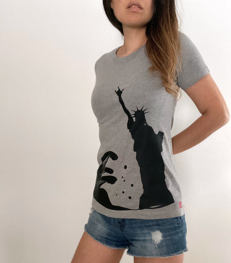 Women's Graphic Tee Fashion Tshirts Japanese Style T-shirt Megami Statue of Liberty Design Gift for Her Dark Gray image 2