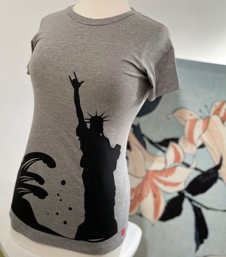 Women's Graphic Tee Fashion Tshirts Japanese Style T-shirt Megami Statue of Liberty Design Gift for Her Dark Gray image 5