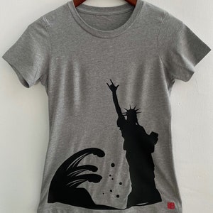 Women's Graphic Tee Fashion Tshirts Japanese Style T-shirt Megami Statue of Liberty Design Gift for Her Dark Gray image 6