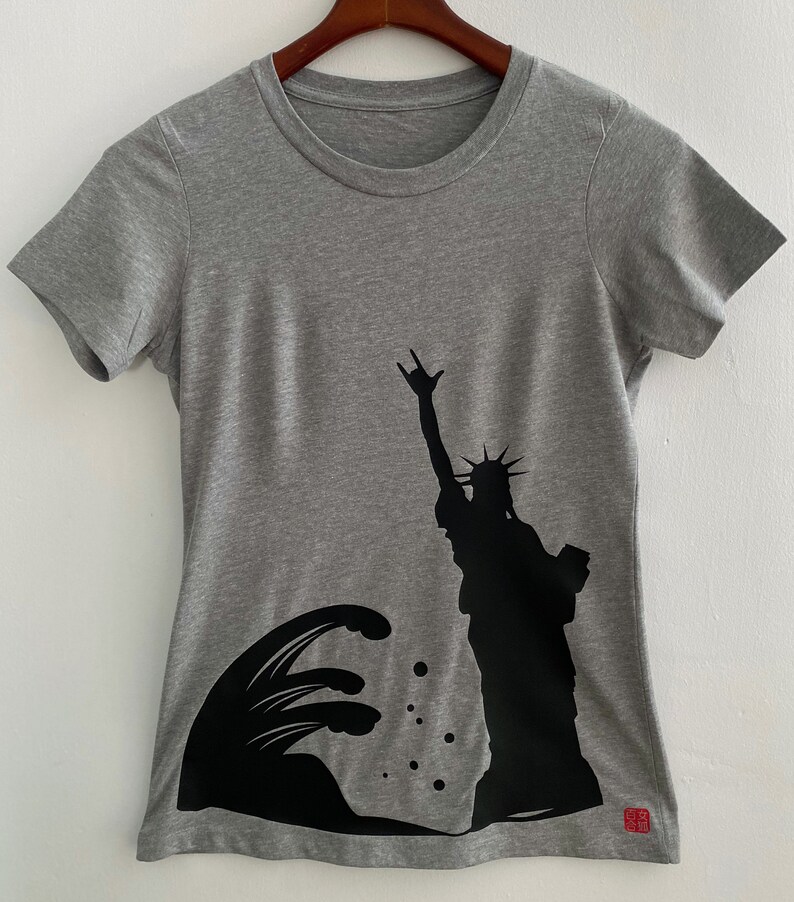 Women's Graphic Tee Fashion Tshirts Japanese Style T-shirt Megami Statue of Liberty Design Gift for Her Dark Gray image 6