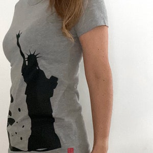 Women's Graphic Tee Fashion Tshirts Japanese Style T-shirt Megami Statue of Liberty Design Gift for Her Dark Gray image 4