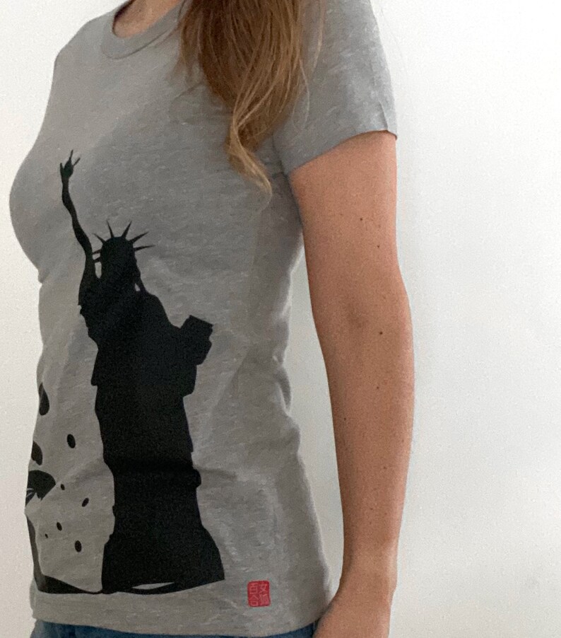 Women's Graphic Tee Fashion Tshirts Japanese Style T-shirt Megami Statue of Liberty Design Gift for Her Dark Gray image 4