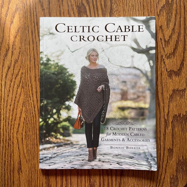 Celtic Cable Crochet 18 crochet patrones de prendas cableadas accesorios Bonnie Barker ppbk 128 pgs como nuevo arte de fibra de costura contemporánea