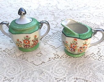 Melkkan en suikerpot handgeschilderd vintage keramiek, groen, crème, bloemen bloemen zilveren handvatten gemaakt in Japan