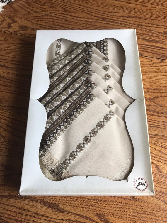 Vintage Hungarian Embroidered Tablecloth and 6 Napkins Set 78”x 54