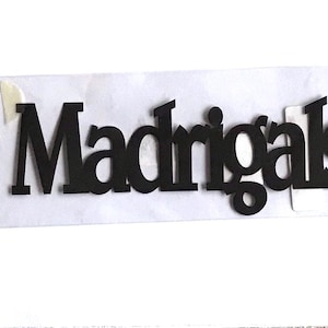MADRIGALS svarta stansade NYTT i förpackningen, perfekt för scrapbooking, kort, affischer, klistermärken, 2 tillgängliga laserskurna julkörsång