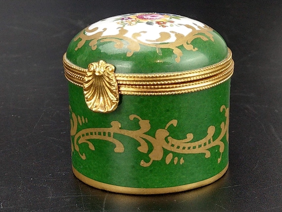 Limoges Dubarry Porcelain de France Green Pill Box