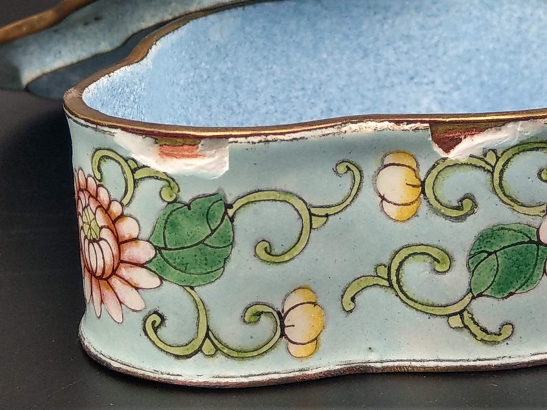 Chinese Canton Enamel on Copper Floral Quatrefoil Shaped Trinket Box