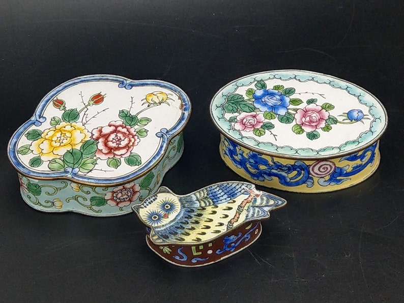 Chinese Canton Enamel on Copper Floral Quatrefoil Shaped Trinket Box
