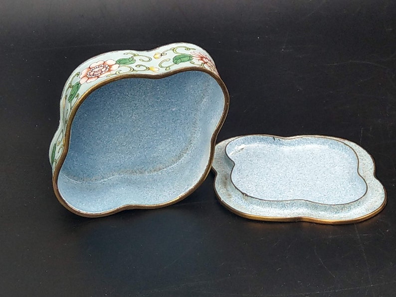 Chinese Canton Enamel on Copper Floral Quatrefoil Shaped Trinket Box