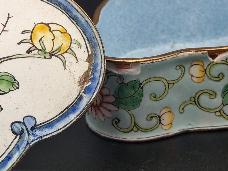 Chinese Canton Enamel on Copper Floral Quatrefoil Shaped Trinket Box