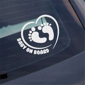 BABY ON BOARD | Footsteps Footprints Design | Naklejka winylowa na zderzak samochodu | Dostępne w 24 kolorach