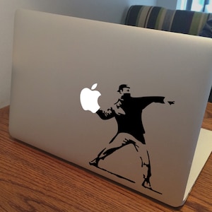 Conception anti-émeute BANKSY | Sticker vinyle pour MacBook | 24 couleurs disponibles