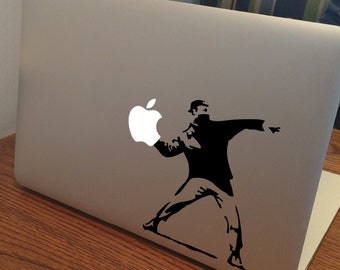 Banksy Riot Design | MacBook Aufkleber Aufkleber | In 24 Farben erhältlich