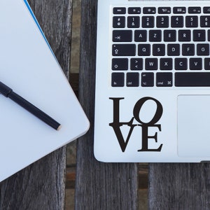 LOVE Quote Apple MacBook デカール ステッカーはすべての MacBook モデルに適合します