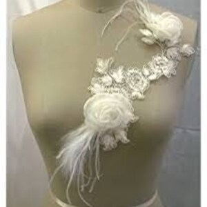 Lot de 4 FLEURS en Organza 5 couleurs au choix, montée sur broche avec plumes et dentelle. Mariage, robe, sac, femme, coiffure, bijoux. image 10