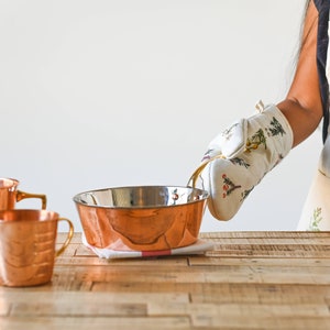 Botanical Oven Mitt, Floral Oven Mitt, Oven Glove, Kitchen Accessory, Farmhouse style, Linen Kitchen Glove, Thick Oven Mitt, Pot Holder image 6