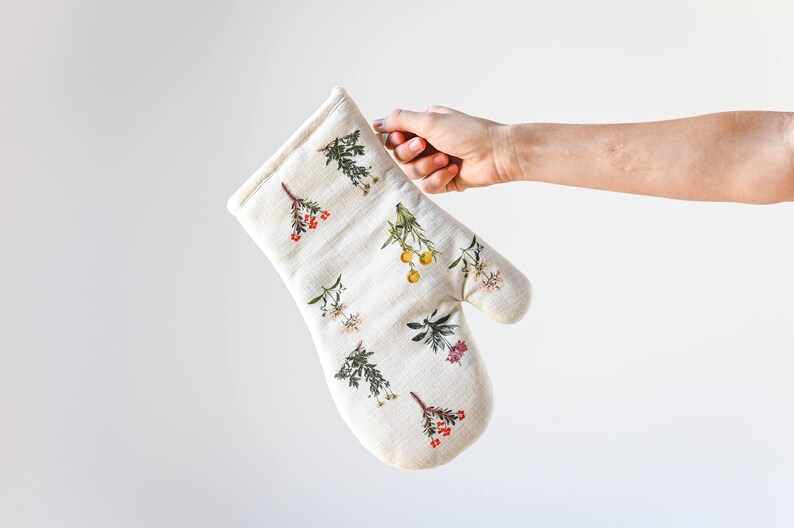 TheGalleyAndFenShop Oven Mitt