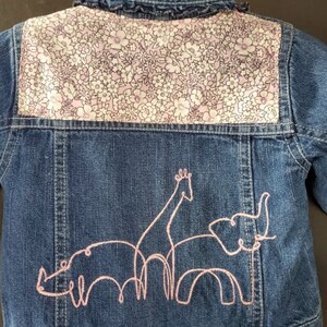 Safari bestickte Jeansjacke - Babyjacke 6-9 Monate