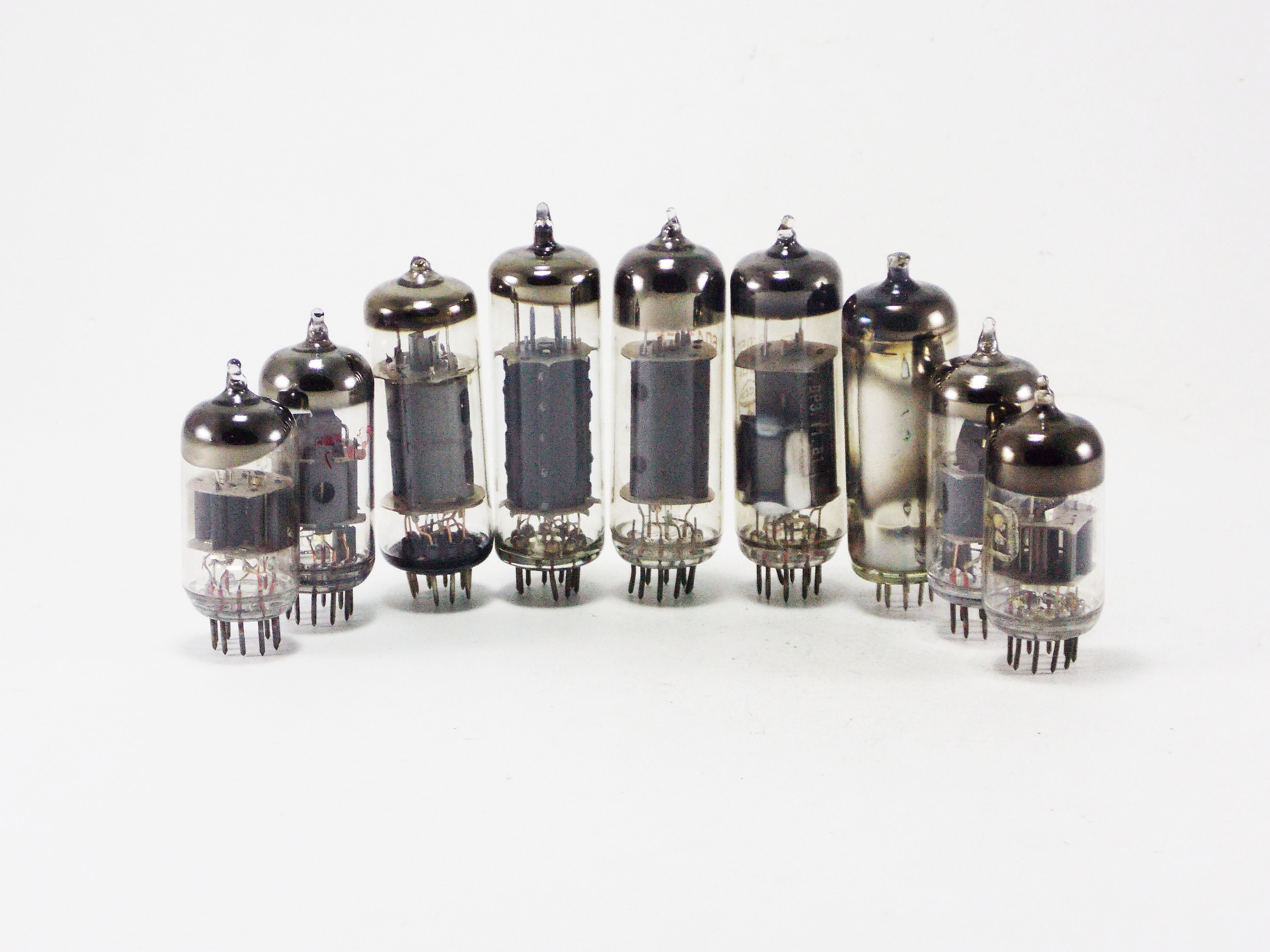 Электровакуумный пентод луго. Радиолампа триод. Лампа пентод ai. Радиолампа диод. El84 лампа.