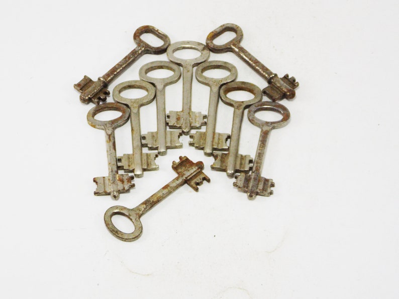 Antique keys primitive keys unique steampunk supplies skeleton keys metal industrial decor house keys rustic doors old keys iron hardware