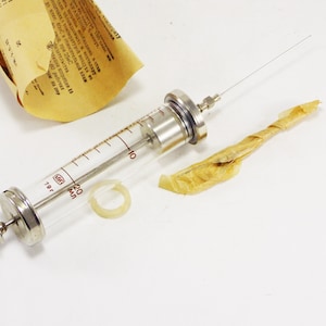 medicinsk spruta injektionsinstrument glasspruta sjukhusverktyg liten sprutnål medicinsk nål antik medicinsk utrustning injektionsspruta