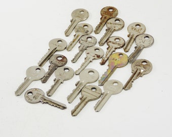 skeleton keys steampunk decor pendant jewelry supplies small keys iron keys wedding cabinet keys rusty metal keys door authentic keys good