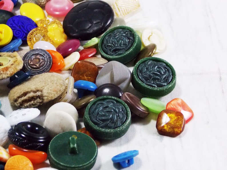 Vintage buttons pearl shell buttons colors plastic buttons large shell buttons small organic antique buttons sewing craft supplies scrapbook
