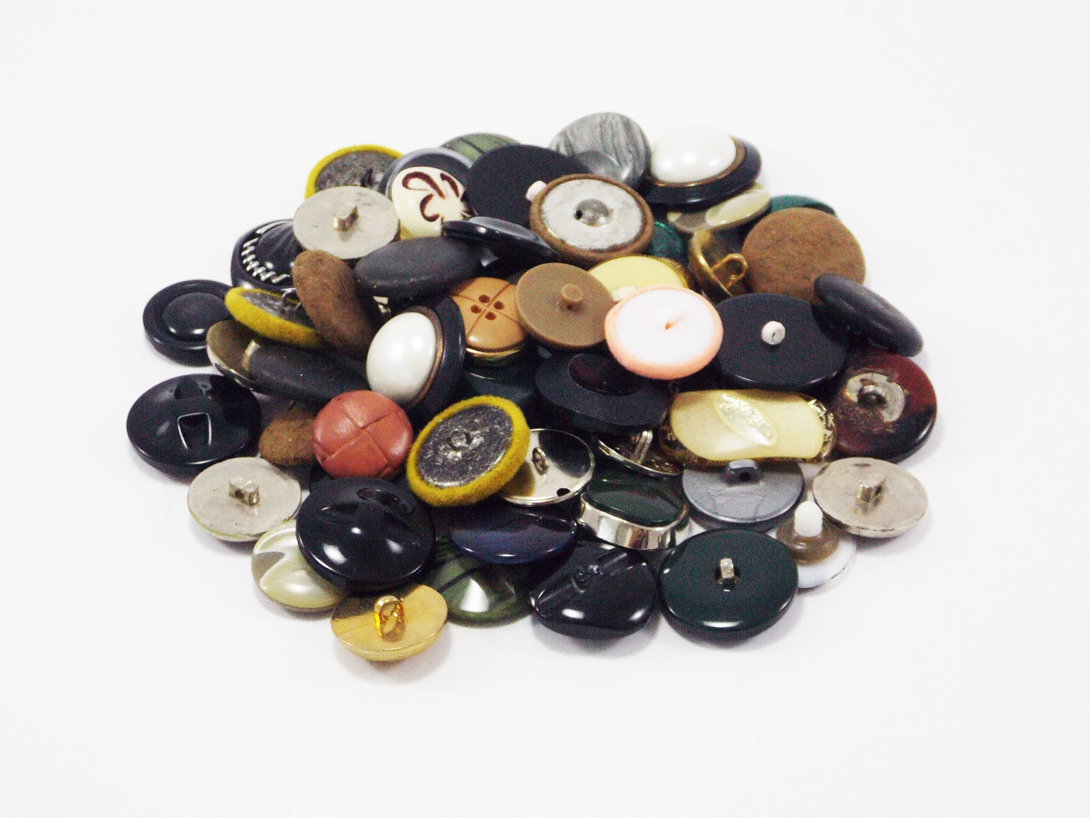 Big Buttons Sewing Buttons Collectable Plastic Buttons Vintage Etsy