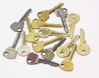 skeleton keys decorative keys door wedding decor steampunk furniture authentic keys house keys rustic primitive keys small keys metal keys