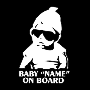 Naklejka na szybę samochodu, laptopa i spersonalizowane imię chłopca na pokładzie z napisem „Baby on board boy hangover”