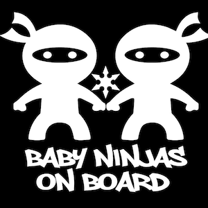 Naklejka winylowa Baby Ninjas On Board z gwiazdą Baby On Board na okno i drzwi samochodu