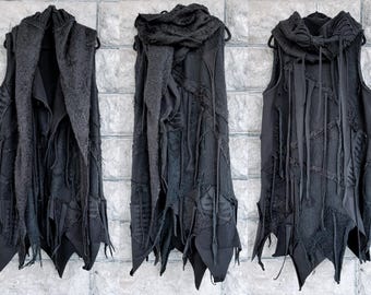 Handgefertigte, abgenutzte schwarze postapokalyptische ärmellose Jacke - Halloween-Kostüm