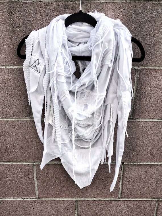 bufanda blanca hombre