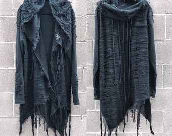 Handgefertigte schwarze Kapuzen-Strickjacke: Postapokalyptisches Cyberpunk Halloween-Kostüm