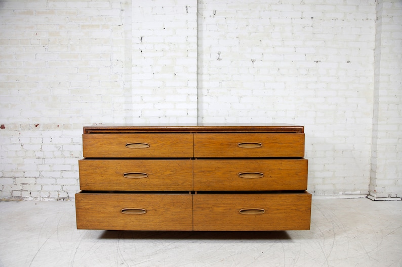 Vintage MCM 6 drawer dresser by Henredon Heritage Fine furniture Free delivery only in NYC and Hudson Valley areas image 5