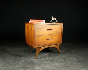 Mid century modern nightstand / side table