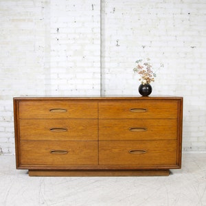 Vintage MCM 6 drawer dresser by Henredon Heritage Fine furniture Free delivery only in NYC and Hudson Valley areas image 1