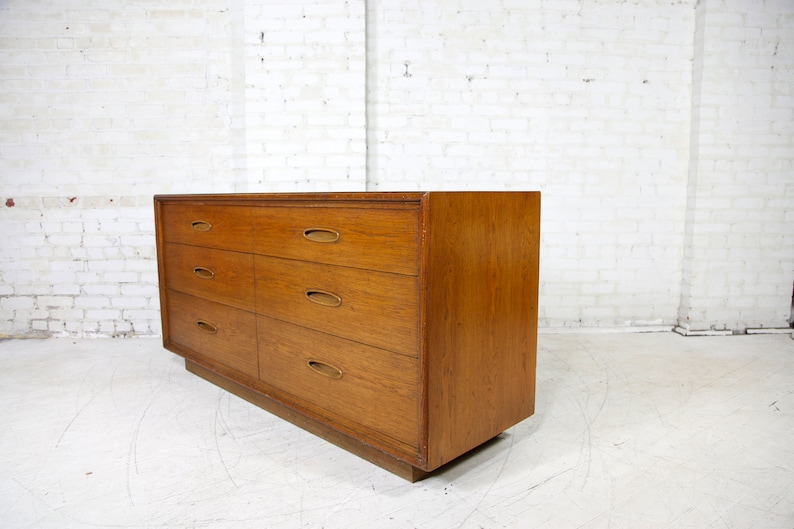 Vintage MCM 6 drawer dresser by Henredon Heritage Fine furniture Free delivery only in NYC and Hudson Valley areas image 3