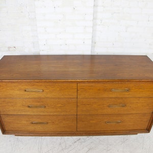 Vintage MCM 6 drawer dresser by Henredon Heritage Fine furniture Free delivery only in NYC and Hudson Valley areas image 7