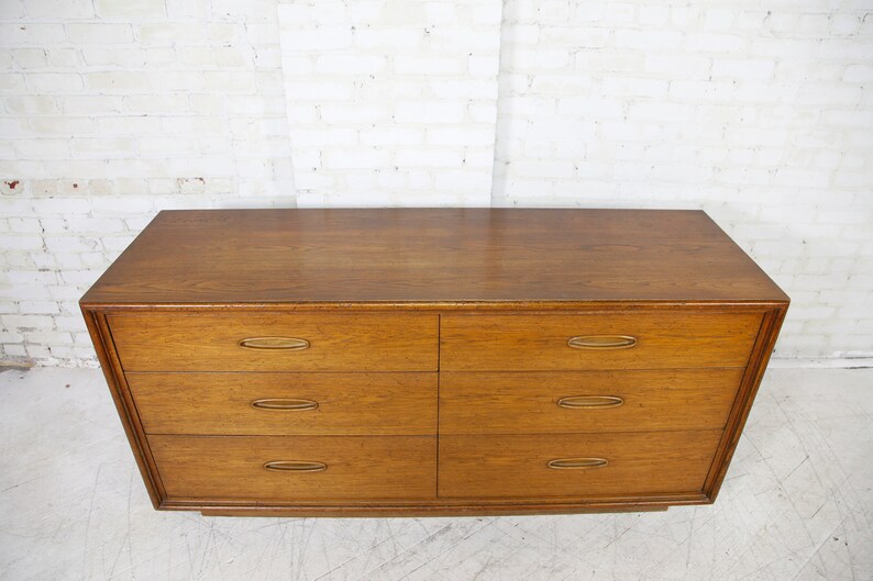 Vintage MCM 6 drawer dresser by Henredon Heritage Fine furniture Free delivery only in NYC and Hudson Valley areas image 7