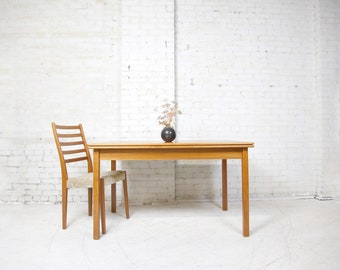 Vintage MCM teak dining table with extractable leafs | Free delivery in NYC and Hudson Valley areas