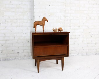 Mid century modern nightstand / side table